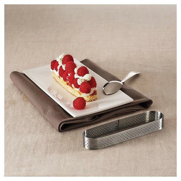 Cercle perforé forme Oblong 14,5 x 3,5 cm de L'école Valrhona par De Buyer Les meilleures critiques de ???? Cercle perforé forme Oblong 14,5 x 3,5 cm de L'école Valrhona par De Buyer ???? -Patisse Magasin cercle perfore forme oblong 145 x 35 cm de l ecole valrhona par de buyer 1